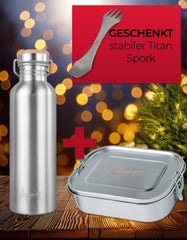 Thermosflasche aus Edelstahl 1000ml, Spork aus Titan und Lunchbox aus Edelstahl in weihnachtlicher Umgebung – ideales Geschenkset für Outdoor- und Nachhaltigkeitsliebhaber.